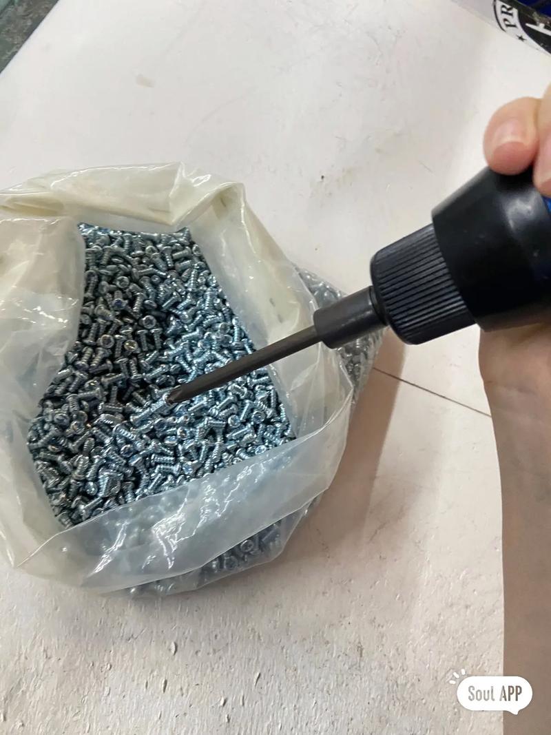 打螺丝打到冒烟？别问我在哪发财，做人要像螺钉一样扎实